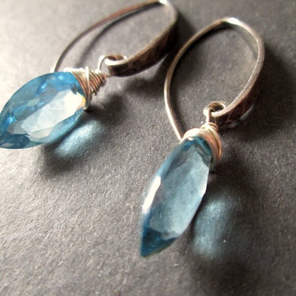 AloKele Kauai Marquis Cut London Blue Quartz Hammered Sterling Silver Earrings - Picture 5 of 14